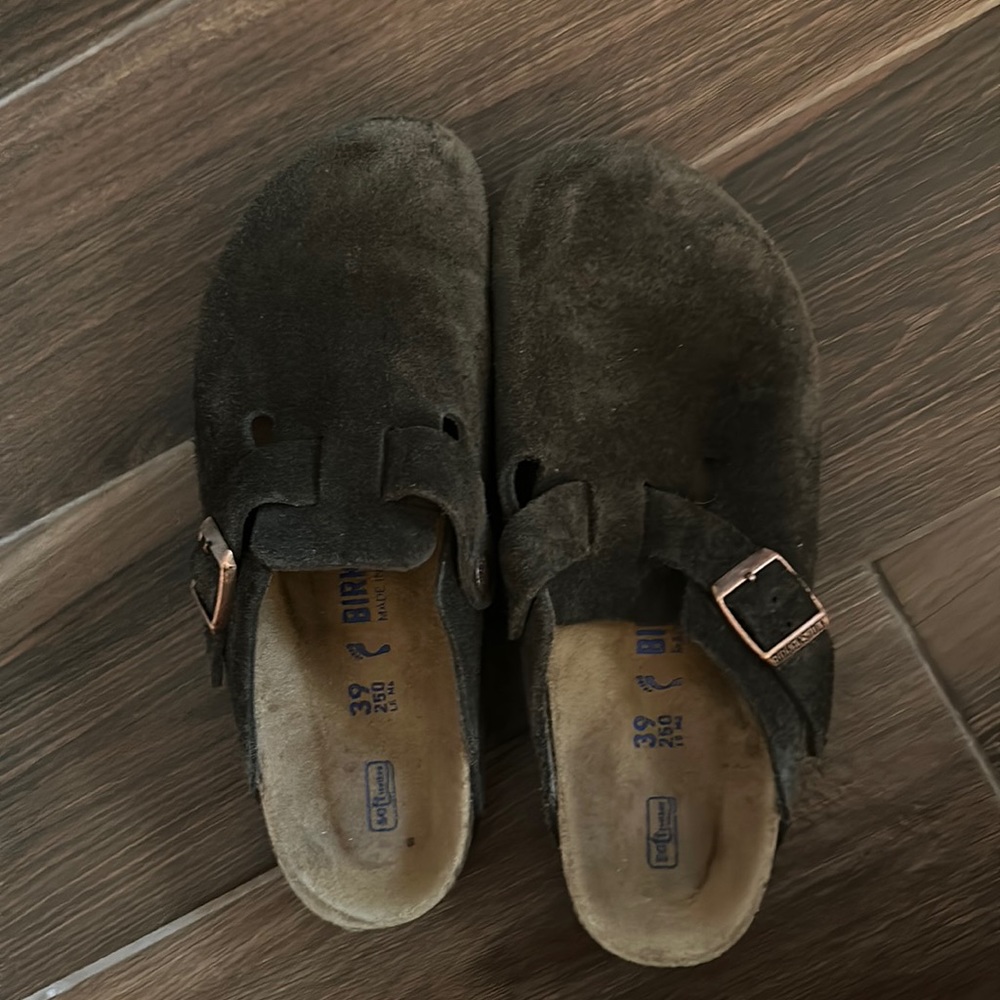 Birkenstock Boston mocha size 39. Very lightly used.